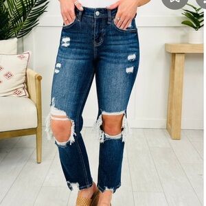 Stylish Distressed Ankle Jeans in Blue